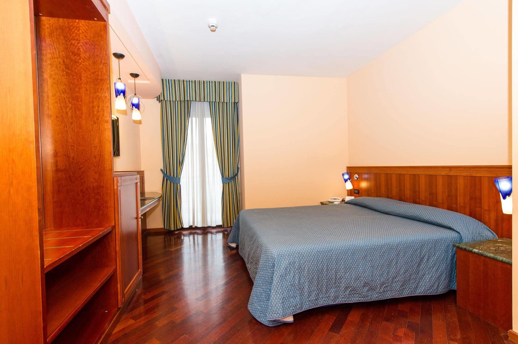 Hotel Michelangelo Palace & Spa Терни Экстерьер фото